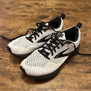 Women’s Brooks Revel 4